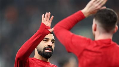 محمد صلاح يسخر من روبرتسون بسبب نجم ليفربول الشاب 