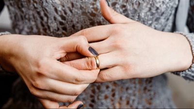 زوجة تعترض على طلب الطاعة أمام محكمة الأسرة: زوجي بخيل ويشوه سمعتي