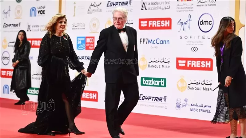الأسود يسيطر على