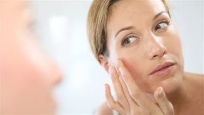 أسهل طريقة تخلصك من البقع الداكنة بالبشرة، تعرفى عليها