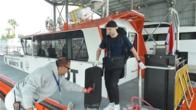 إقبال كبير على خدمة تبديل الأطقم البحرية بقناة السويس 