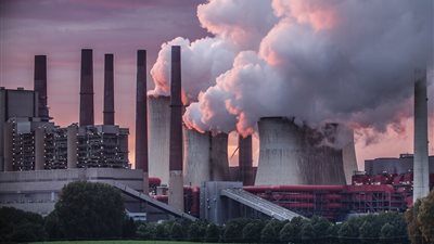 علماء المناخ يحذرون من بلوغ انبعاثات الوقود الأحفوري مستوى مرتفعا جديدا