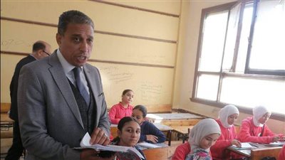 مدير تعليم الجيزة: توزيع الديسكات الزائدة على المدارس التي تعاني من نقص