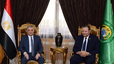 محافظ الإسماعيلية يستقبل رئيس الهيئة العامة للاعتماد والرقابة الصحية