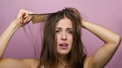 وصفة طبيعية لفك تشابكات الشعر وتنعيمه