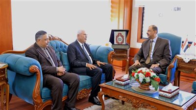 محافظ سوهاج يستقبل النقيب العام للزراعيين لمناقشة عدد من قضايا 