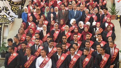 رئيس جامعة بنها يتابع انطلاق فعاليات انتخابات الاتحادات الطلابية