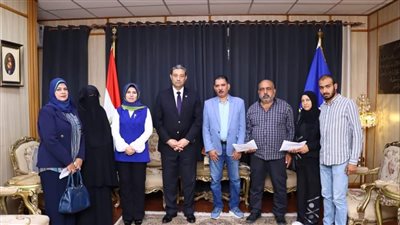 محافظ دمياط يُسلم رحلة عمرة لوالدي الطالبة ميرنا الجنيدي ضحية حادث الجلالة