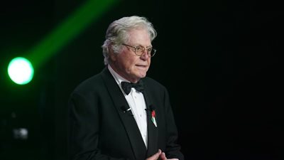 ربنا يوفقهم ويفضلوا مش معانا، حسين فهمي يعلق على تفضيل عدد من النجوم عدم حضور مهرجان القاهرة