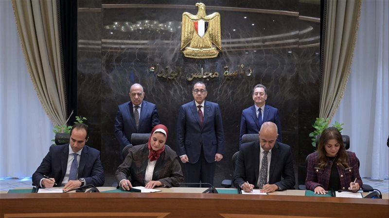 رئيس الوزراء يشهد
