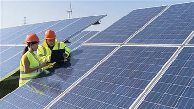 وزير الصناعة: ندرس إنشاء مصنع لإنتاج مكونات خلايا الطاقة الشمسية