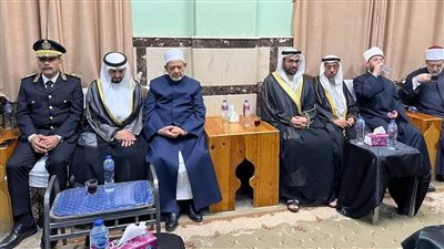  شاي وترابيزة حديد، البساطة والتواضع في عزاء شقيقة شيخ الأزهر بساحة الطيب بالأقصر (صور)