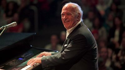 عمر خيرت يكشف عن لحظة فارقة في حياته بطلتها فاتن حمامة (فيديو)