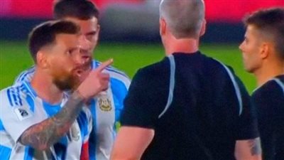 الحليم عندما يغضب، ميسي يخرج عن شعوره ويهين حكم مباراة الأرجنتين وباراجواي (فيديو)