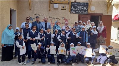 جامعة أسيوط تواصل تنفذ ندوات وورشا فنية بعدد من المدارس (صور) 