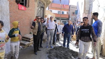 عقب صلاة الجمعة، محافظ سوهاج يجري جولة ميدانية في أخميم