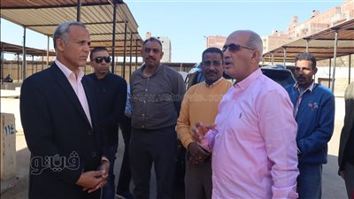 سكرتير بني سويف يتفقد سوق ترعة البوصة لدراسة بدائل الاستفادة منه