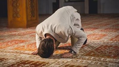 تفسير حلم السجود في المنام وعلاقته بالسلام الداخلي والروحانية العالية