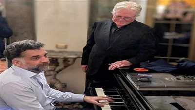  دانيس تانوفيتش يبهر حسين فهمي بعزفه في مهرجان القاهرة