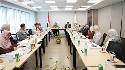 اجتماع لمديري المراكز التابعة لقطاع الدراسات العليا والبحوث بجامعة عين شمس 