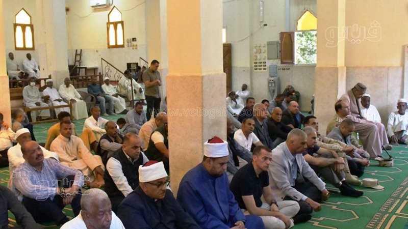 محافظ أسوان يؤدى