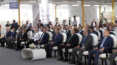 بعد توقف 15 عامًا.. رئيس الوزراء يشهد عودة تشغيل شركة النصر للسيارات.. تسليم أول دفعة من أتوبيسات سكاي إلى وزارة النقل.. ويشيد بكفاءة الأيدي العاملة المصرية 