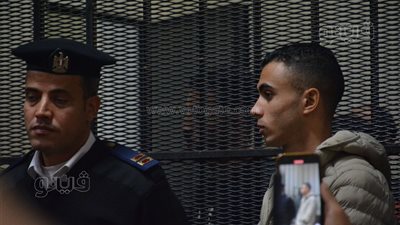 وصول أحمد فتوح إلى محكمة مطروح لحضور جلسة محاكمته (صور)