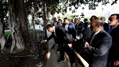 وزير الإسكان يتفقد سير العمل بمشروع تطوير حديقة الأزبكية بمحافظة القاهرة