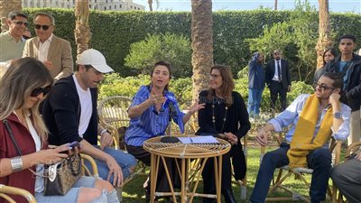 ساندرا نشأت: 