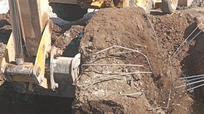 رئيس مدينة المنشاة يتابع تنفيذ إزالة التعديات على الأراضى بسوهاج