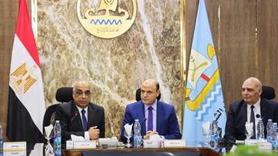 وزير العدل ومحافظ كفر الشيخ يناقشان ملفات قضائية وتنموية وتطوير المحاكم (صور)