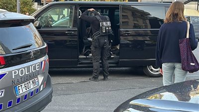 مدمن للمخدرات وهدد بالانتحار، تفاصيل جديدة في احتجاز 4 رهائن داخل مطعم بباريس