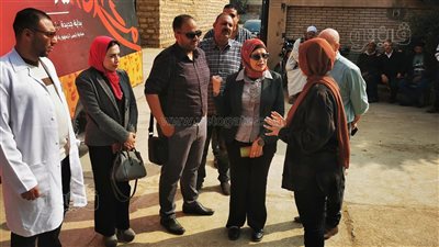 وكيل صحة بني سويف تتفقد قافلة طبية بقرية إهوة ضمن مبادرة بداية