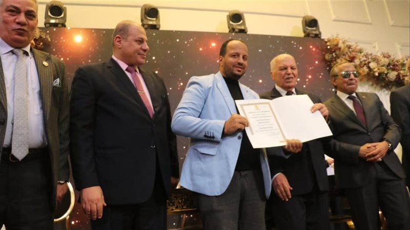نقيب المعلمين خلف