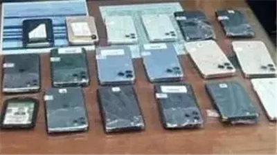 ضبط موظف بمطار القاهرة حاول تهريب 17 هاتفا 