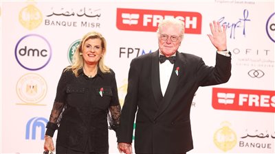 حسين فهمي ولبلبة وعبير صبري يحضرون ريد كاربت 