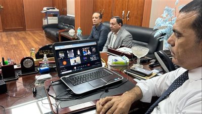 وكيل التعليم بالدقهلية يجتمع مع مديري الإدارات عبر تقنية الفيديو (صور) 