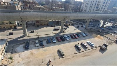 الجيزة تحول أرض موقف البوهي القديم من بؤرة للمخلفات إلى ساحة انتظار للسيارات (صور)