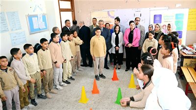 محافظ البحيرة ورئيس مجلس الأمومة والطفولة يزوران قرية الأبعادية (صور)