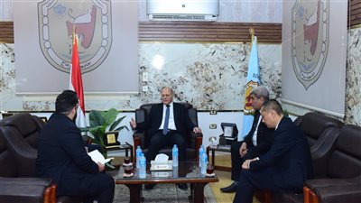 رئيس جامعة سوهاج يبحث التعاون مع شركة صينية متخصصة في الزراعة الحديثة 