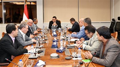 وزير الإسكان يستعرض خطة إحلال وتجديد شبكات المياه لتقليل الفاقد