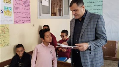 مدير تعليم دمياط يهنئ الفائزين في مسابقة التلميذ المثالي 