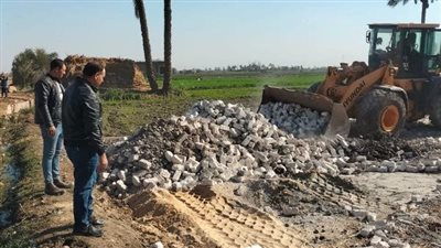 إزالة 12 حالة تعدٍ على الأرض الزراعية بالشرقية 