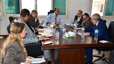 رئيس جامعة حلوان يؤكد على ضرورة تطوير العملية التعليمية وتعزيز الأنشطة الطلابية