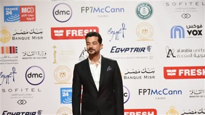 شريف سلامة بدون داليا مصطفى في عرض