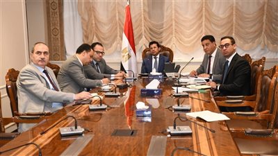 وزير الرياضة يناقش الخطط التسويقية والاستثمارية لهيئة استاد القاهرة