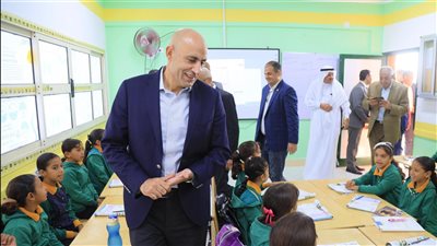 وزير التعليم يشيد بأداء عدد من المعلمات بمدارس شمال سيناء 