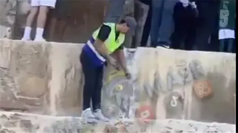 تكسير الهرم الأكبر،