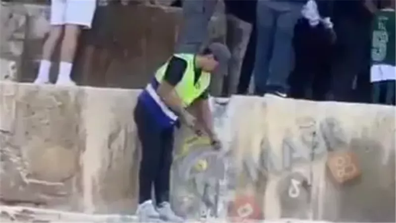 تكسير الاحجار بالهرم،