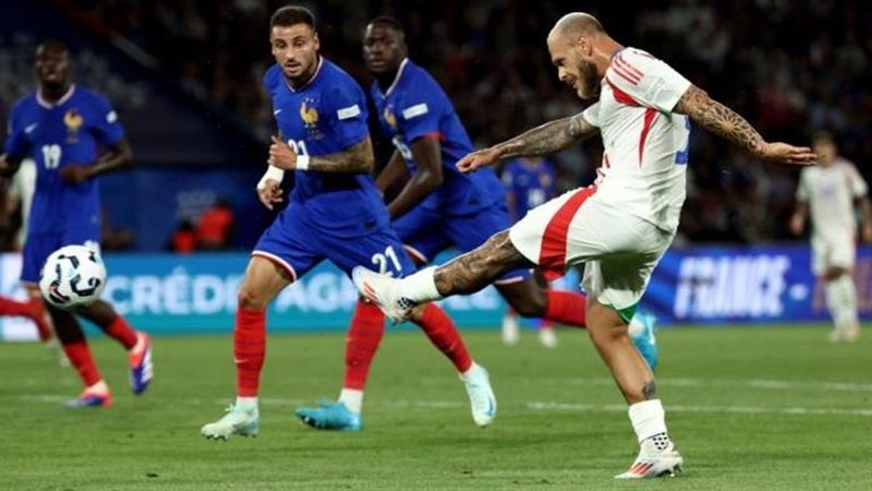 إيطاليا وفرنسا، فيتو